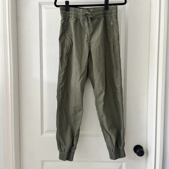 TNA Pants - Aritzia TNA Alix twill joggers - elastic waist